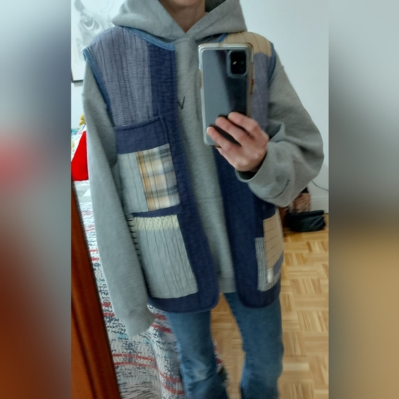 Sleeveless jacket made from an old short point.Unisex - Picture 2 of 10